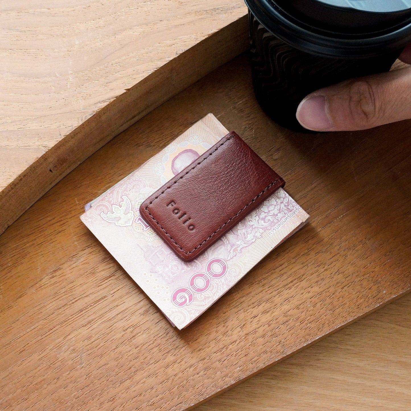 Folio : Khoon Money Clip ที่หนีบธนบัตรหนังแท้ฟอกฝาด แม่เหล็กแข็งแรง ปั๊มชื่อฟรี-รหัส10619