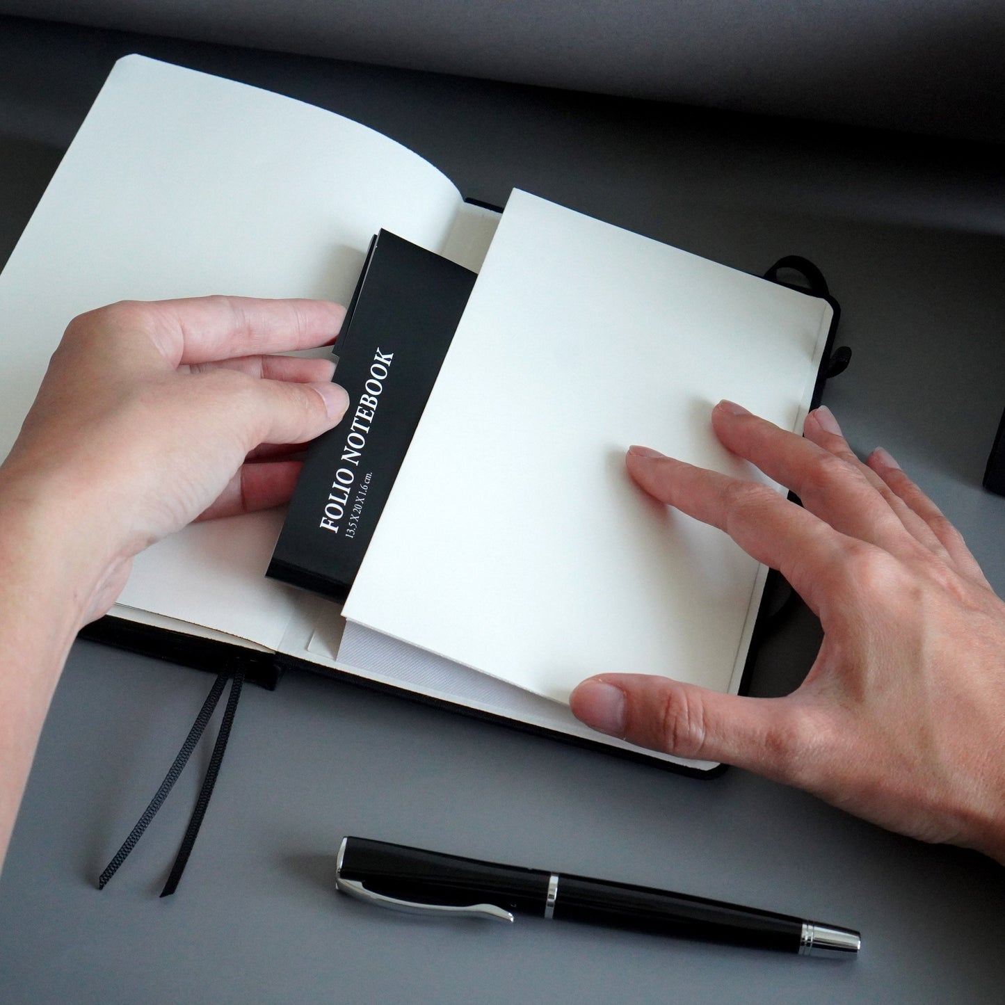 Folio : Black Edge Notebook A5 (Ruled) : สมุดจดบันทึกขอบสีดำ แบบมีเส้น