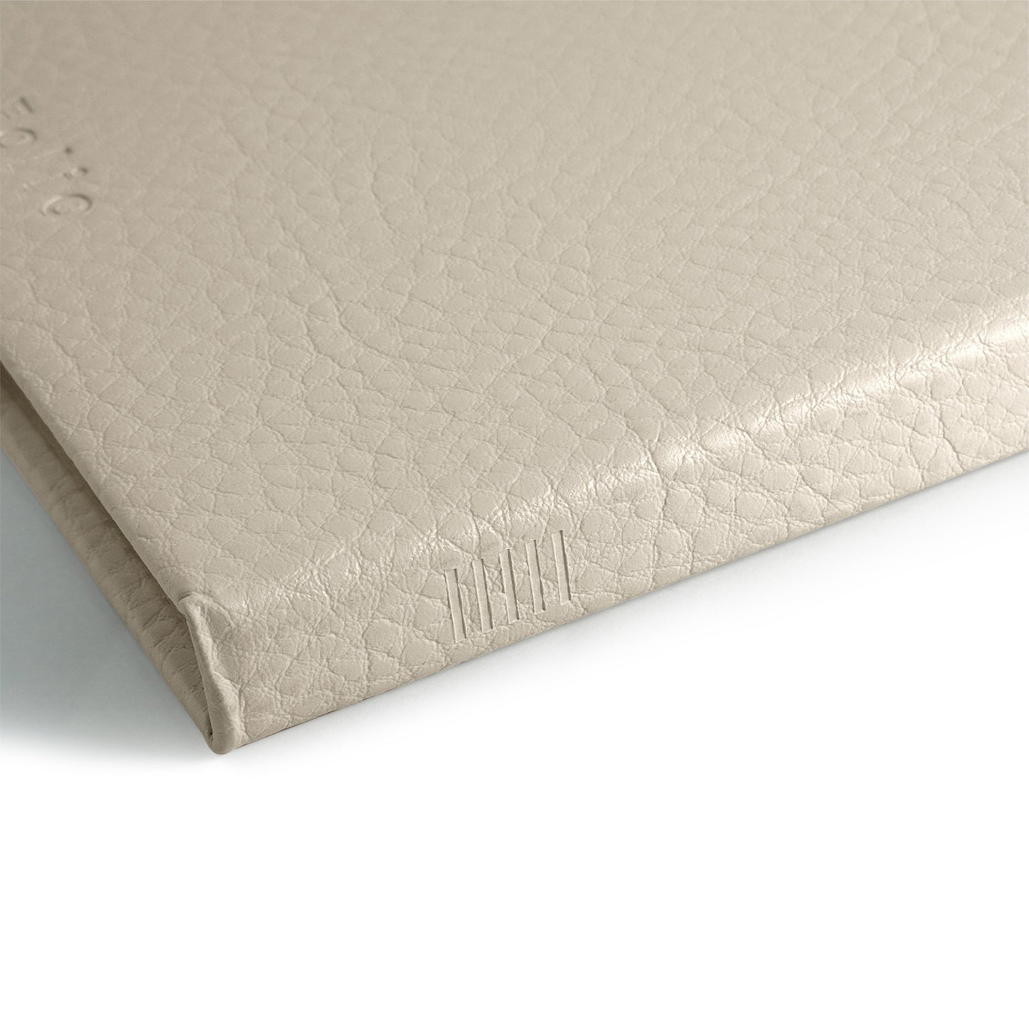 Folio Silver Edge Notebook A5 (Ruled) : สมุดขอบเงินขนาด A5 (แบบมีเส้น)