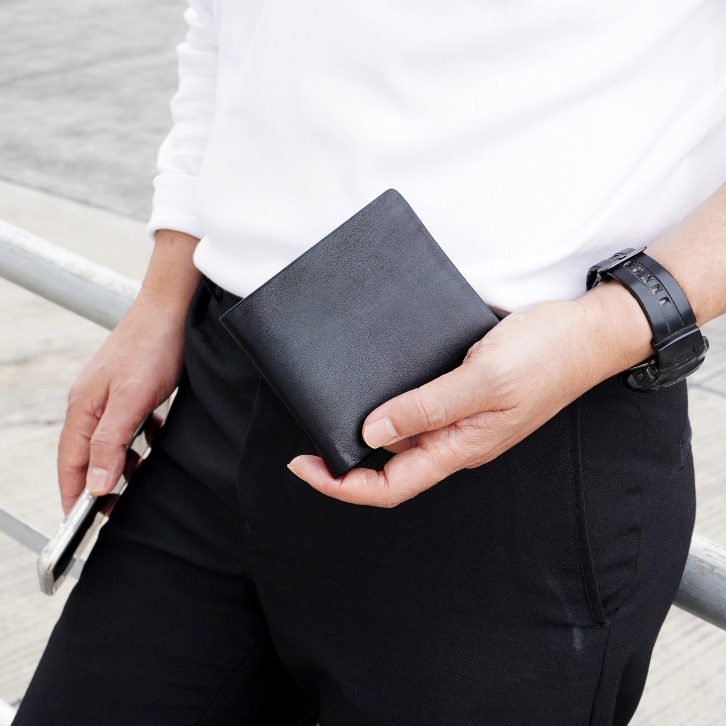 Folio : Leen Slim Wallet กระเป๋าสตางค์ใบสั้นสีดำ-รหัส18059
