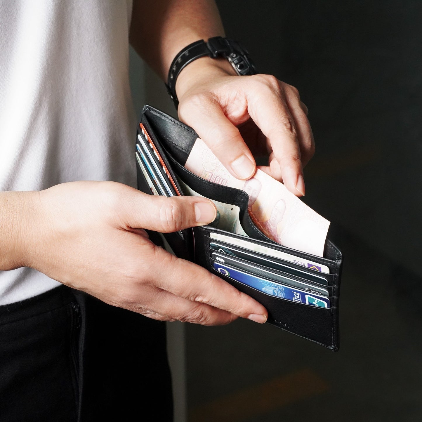 Folio : Leen Slim Wallet กระเป๋าสตางค์ใบสั้นสีดำ-รหัส18059