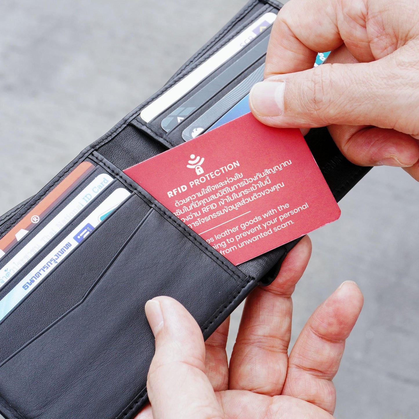 Folio : Leen Slim Wallet กระเป๋าสตางค์ใบสั้นสีดำ-รหัส18059
