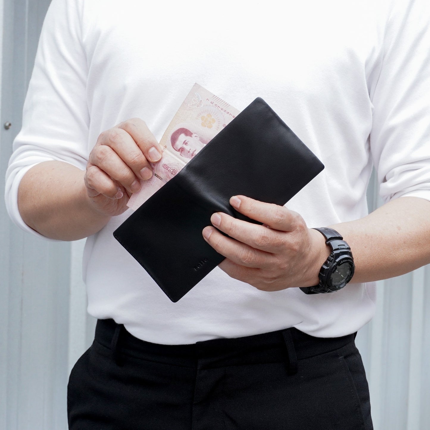 Folio : Leen Slim Wallet กระเป๋าสตางค์ใบสั้นสีดำ-รหัส18059