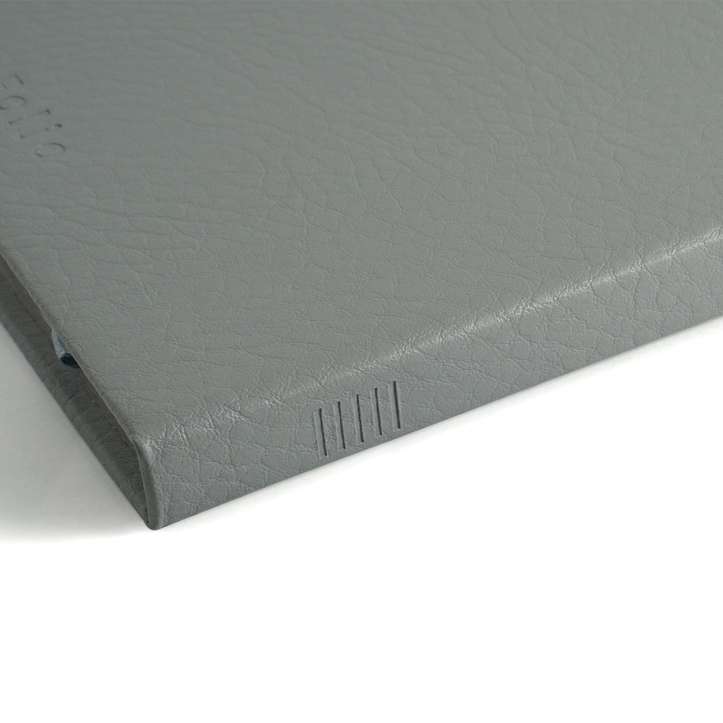 Folio Silver Edge Notebook A5 (Ruled) : สมุดขอบเงินขนาด A5 (แบบมีเส้น)