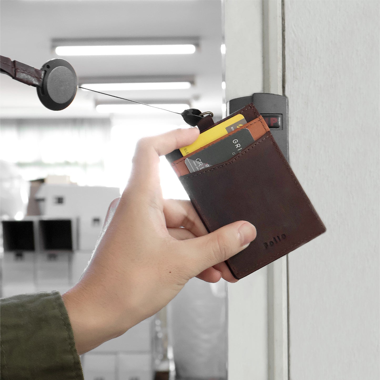 Folio : Tuff ID Card Two-Tone ที่ห้อยบัตร หนังแท้ หนังควาย ซองใส่บัตรพนักงาน สายคล้องคอปรับได้ ใส่บัตร BTS/เครดิต -17076