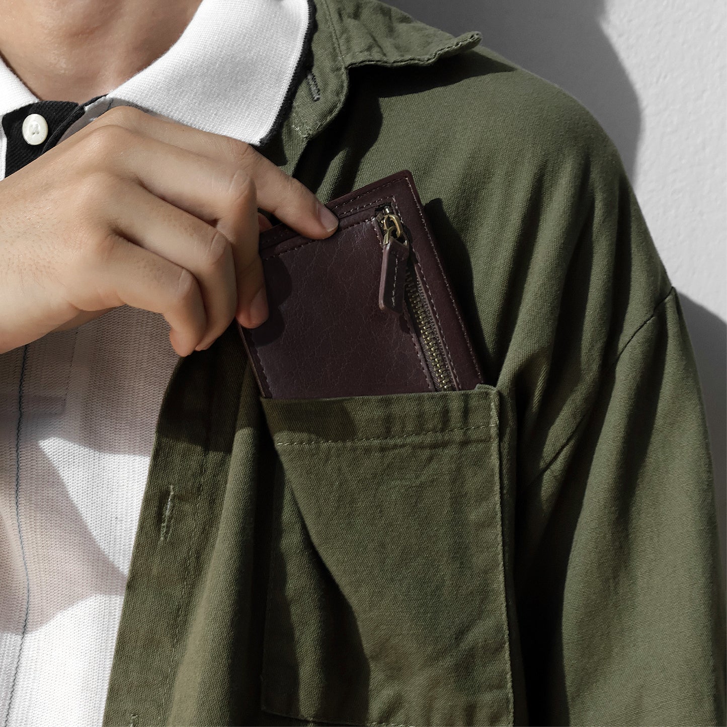 Folio : Tuff slim zip wallet (Two-Tone) กระเป๋าสตางค์ผู้ชาย หนังแท้ หนังควาย ใบสั้น ช่องใส่เหรียญมีซิป -17083