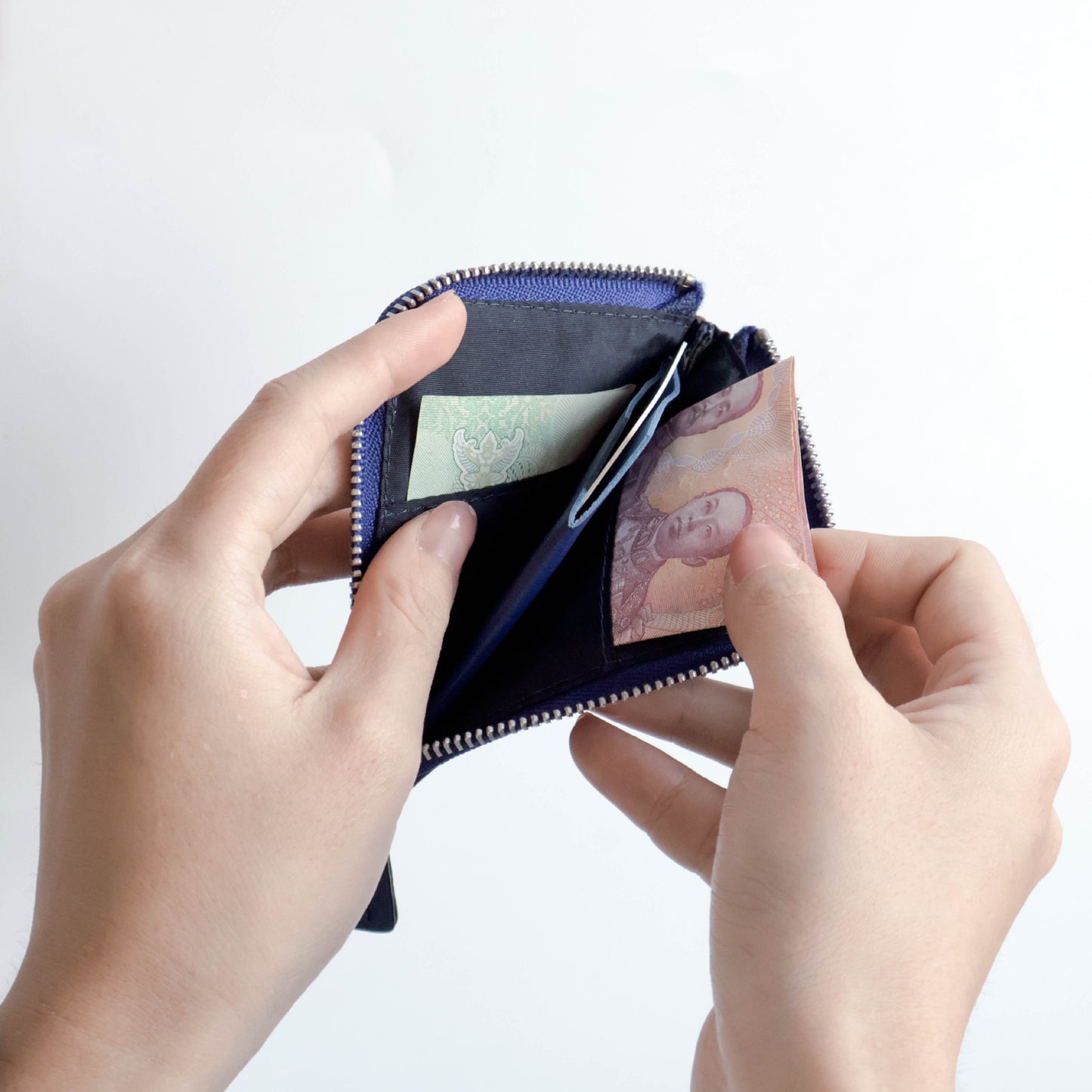 FOLIO: Myra Mini Zipper Wallet กระเป๋าสตางค์ ผลิตจากหนังแพะแท้ รหัส-18752
